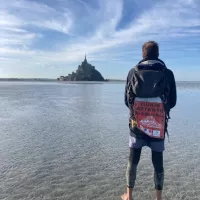 Le guide François Lamotte d'Argy devant le Mont Saint-Michel avant la traversée de la baie ©Lucie Baverel