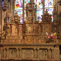 Retable à tourelles du maître-autel de l'église Saint-Germain de Pleyben. © Wikipedia.