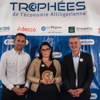 Déborah Jost vient de recevoir le prix de l'innovation et du développement industriel lors des trophées de l'économie de la CCI de Haute-Loire. ©CCI Haute-Loire