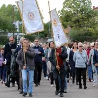 Une procession à Paray-le-Monial, haut lieu de la spiritualité du Sacré-Cœur ©Page Facebook Sanctuaires de Paray-le-Monial