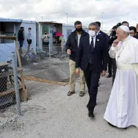 Le pape François rencontre des réfugiés au centre d'accueil et d'identification de Mytilène, sur l'île de Lesbos, en Grèce, le 05/12/2021 ©Vatican Media