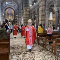 Le cardinal Romero a la sortie de la messe à la cathédrale de la Major à Marseille le 21 septembre 2023 ©Etienne Pépin