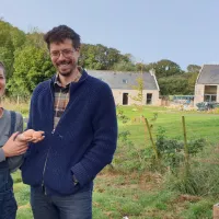 Nathalie Richard et Antoine Etesse : l'éco-lieu le Moulin du Roz à Lampaul-Ploudalmézeau @ Christophe Pluchon, RCF 2023