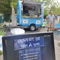 Le food-truck, loué par l'EHPAD du Parmelan, en attendant un food-truck tout neuf. ©RCF Haute-Savoie/Victorien Duchet.