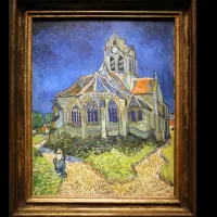 L'Eglise d'Auvers-sur-Oise est l'un des tableaux les plus célèbres de l'artiste, présenté dans cette exposition. Crédit photo : Wikipedia commons