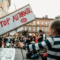 Les opposants au chantier de l autoroute A69 Toulouse-Castres se sont rassembles sur la place du Capitole à Toulouse, devant la mairie le 13 octobre 2023 / Photo par Patrick Batard / Hans Lucas.