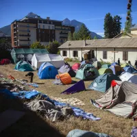 Tentes de réfugiés, à Briançon (France). Photographie par Thibaut Durand / Hans Lucas