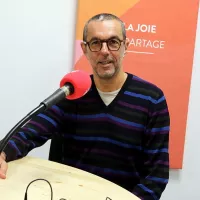 Pascal Chamassian dans les studios de Dialogue RCF ©Robert Poulain