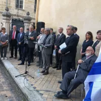 De nombreuses personnes sont venues soutenir le peuple d'Israël sur le parvis de la grande synagogue de Bordeaux