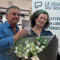 Alexandre Jardin, président du jury du prix de la Liberté intérieure 2023, et Anne Le Maître, lauréate, lors de la soirée de remise du prix, le 27/09/2023, Paris ©CFRT