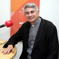 François Buet dans les studios de Dialogue RCF par ©Robert Poulain