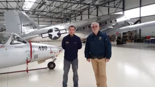 2020 - RCF Jura - Kevin Moroy et Yves Moiroud dans le hangar d'Aéropassion dédié à l'aviation historique