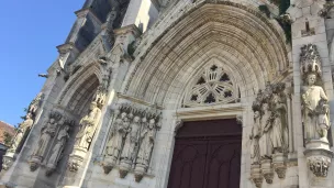 Portail de la basilique Notre-Dame des Enfants à Châteauneuf sur Cher