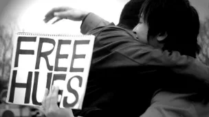 Free hugs - Wikimedia commons