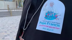 Un prêtre de Qaraqosh attend l'arrivée du pape François. Crédit: Etienne Pépin