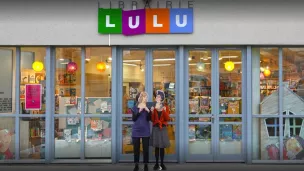 Devant la librairie Lulu à Mornant