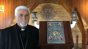 Mgr Petros Mouche, évêque de Mossoul dans sa chapelle à Qaraqosh/ Étienne Pépin