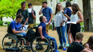 2021 UCO - étudiants dans les jardins de l'université angevine.