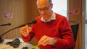 2021 - RCF - S. Valette en pleine démonstration sur la goutte d'eau et la feuille de bambou