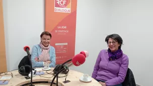 Caroline et Béatrice dans les studios de Dialogue RCF