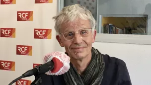 Hervé Frumy, dans les studios de RCF à Grenoble. ©Nicolas Boutry, RCF Isère