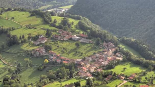 Le village Rond d'Oncieu dans le Bugey