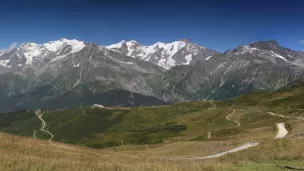 Wikimédia Commons - Panorama sur le massif du Mont Blanc, vu du Col du Joly