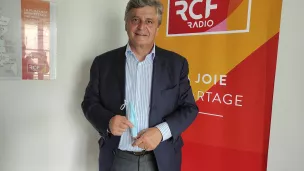 2021 - Hugo Sastre - Nicolas Forissier dans les studios de RCF en Berry. ( le masque a été enlevé pour réaliser la photo).