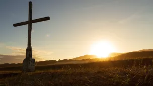 Croix dans le désert ©Photo by CRISTIANO DE ASSUNCAO on Unsplash