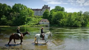 Découvrir le Parc Naturel Régional de la Brenne à Cheval, une autre manière de découvrir ce lieu incontournable du Berry © Pinterest.