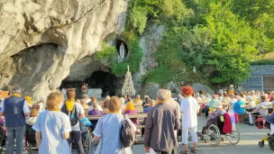 2021 RCF Lyon (Didier Rodriguez) - Veillée de prière des pèlerins de Lyon à la grotte de Massabielle