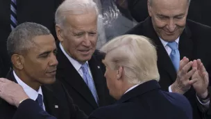 Wikimédia Commons - Donald Trump saluant le président sortant Barack Obama lors de son investiture.