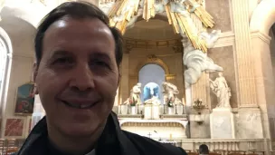 Le père Luc Reydel en l'église Saint Roch par Etienne Pépin