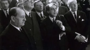 De gauche à droite au premier plan : André Malraux, le Général de Gaulle et Gabriel Monnet à la MCB en 1965 © Archives Départementales du Cher.