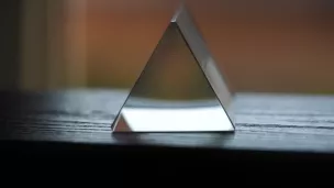 Triangle de verre ©Photo by Rafael Garcin on Unsplash