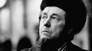 DR - "Pour aborder Soljenitsyne, il faut commencer par ses œuvres littéraires et non pas par ses essais politiques" (Yves HAMANT)
