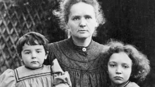 Marie Curie et ses filles Eve et Irène. Elles deviendront des porte-drapeaux du féminisme. AFP