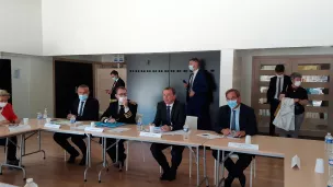 ©RCF Jura - 2021 - A Salins-les-Bains, Olivier Dussopt (au centre) a échangé avec les élus et parlementaires jurassiens