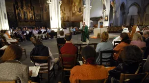 15 juin 2008: "La messe qui prend son temps", cha. Saint-Ignace, Paris (75), France © Corinne SIMON/CIRIC