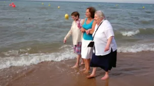 À Cabourg, quelques jours de vacances pour les personnes âgées démunies © Association Les petits frères des pauvres