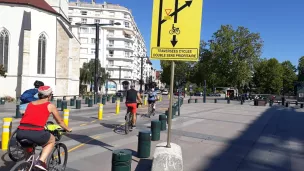 La piste cyclable devant l'hôtel de ville d'Annecy. ©Victorien Duchet - RCF Haute-Savoie.