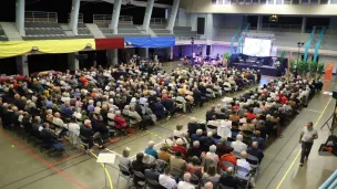 700 personnes dans la salle Marcel Hély ©Diocèse de Coutances