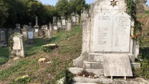 cimetière juif à la sortie du village