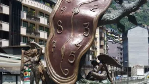 La noblesse du temps, sculpture de Salvador Dalí (Andorre la Vieille)