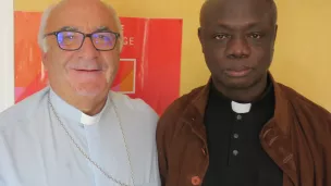 Mgr Gosselin accueille un nouveau prêtre le père Christian Aimé-Nganga vicaire de la paroisse de Confolens