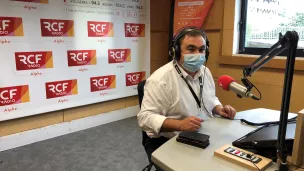 Pierre Pouliquen dans les studios d'RCF Alpha ©RCF 