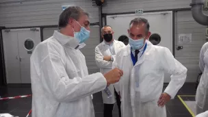 Nicolas Richart, président de Selenium Medical et Nicolas Basselier, préfet de la Charente-Maritime