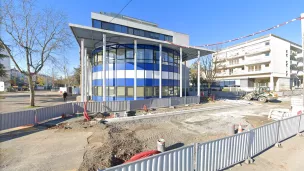 Cours du collège Jean Lurçat à Angers avec les travaux du tramway.