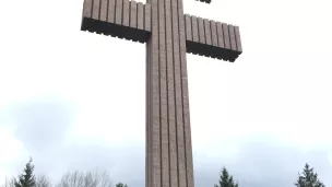 La croix de Lorraine, choisie par le général de Gaulle comme symbole de la Résistance. © Guillaume Bonzoms.