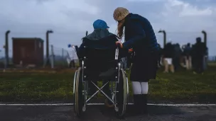 "Pour ne plus avoir à choisir entre l'amour et l'indépendance financière" précisent les associations (Josh Appel/Unsplash)